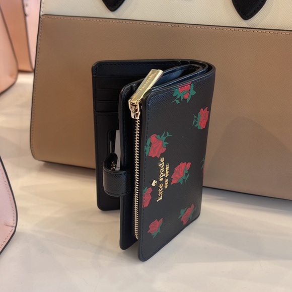 Kate Spade Madison Medium Compact Rose Toss Print Bifold Wallet
Black Multi
NWT - Picture 8 of 16